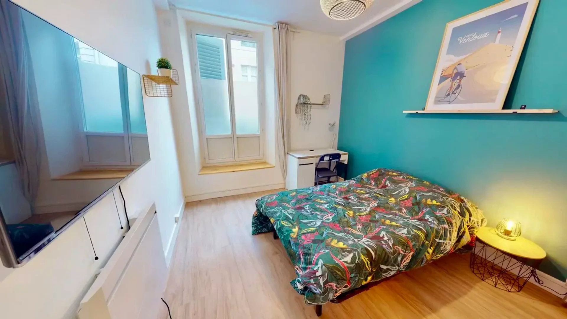 Quarto para alugar em apartamento de estudantes em , totalmente mobilado