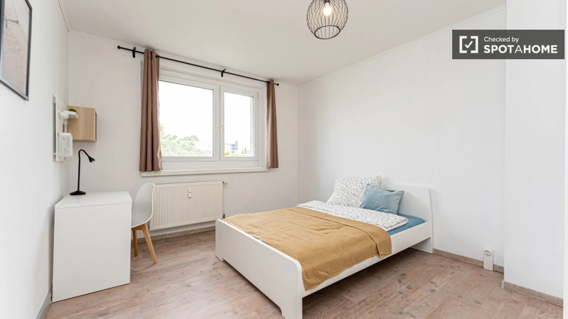 Chambre confortable pour étudiants disponible dans 