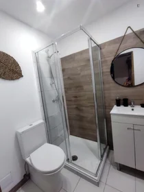 Private room at Rua Mendes dos Remédios, image 11 of 19