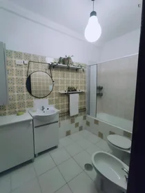 Private room at Rua Mendes dos Remédios, image 13 of 19