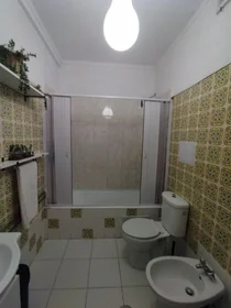 Private room at Rua Mendes dos Remédios, image 14 of 19