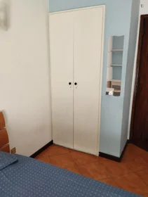 Private room at Rua Mendes dos Remédios, image 3 of 19