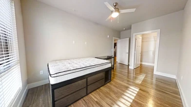 Room for rent with double bed Urbana-champaign