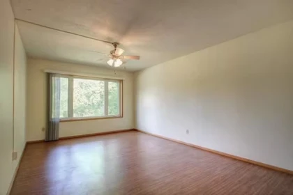 Cheap private room in Urbana-champaign