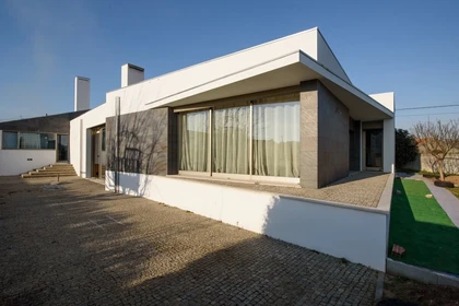 Chambre à louer avec lit double Aveiro