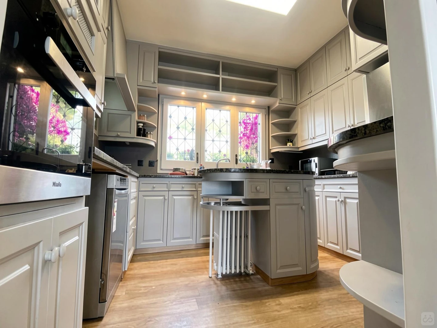 Comfortable and spacious student room in 