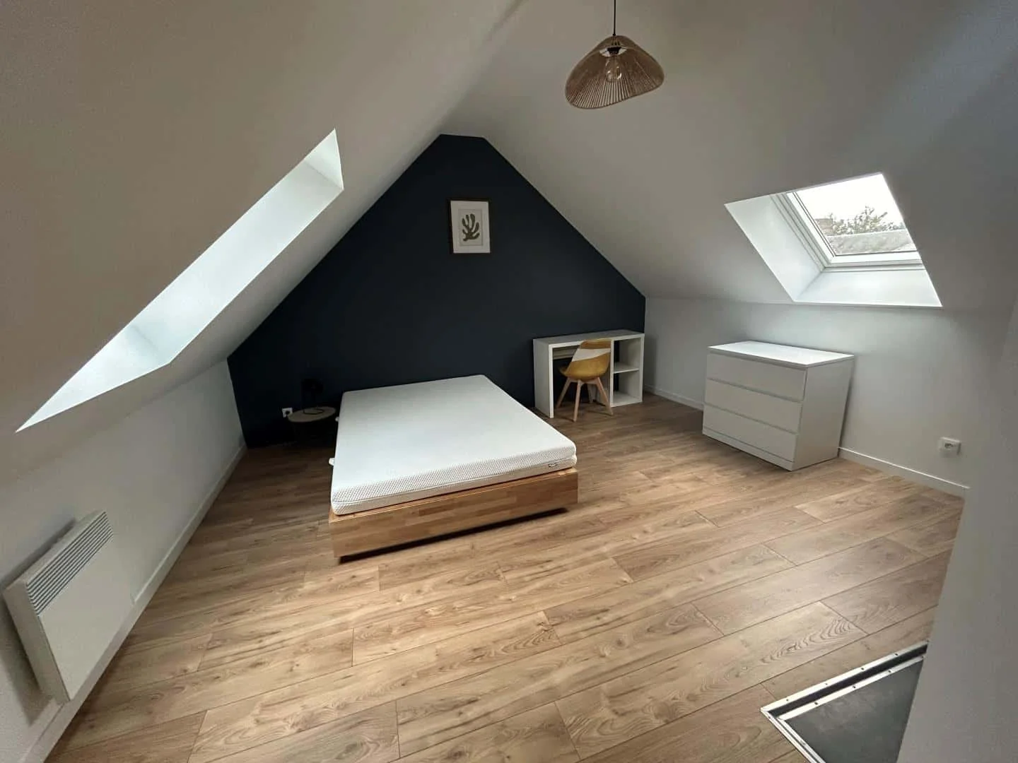 Quarto de estudante económico com localização conveniente em 