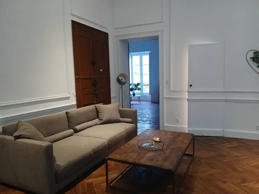 Bright private room in Nimes