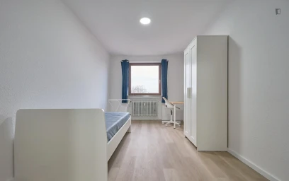 Room for rent with double bed {area}