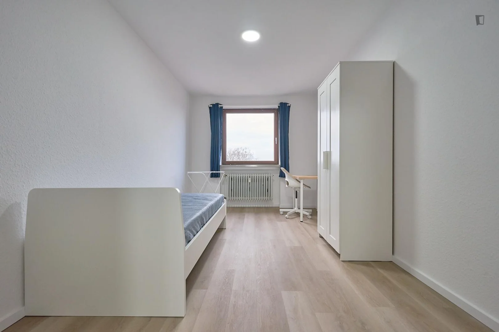 Economical student room with convenient location in 