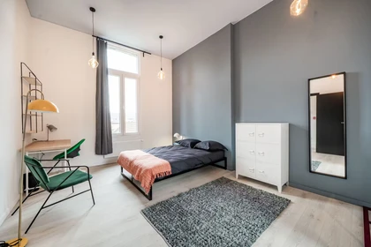 Renting rooms by the month in Mons