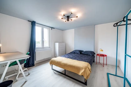 Cheap private room in Mons