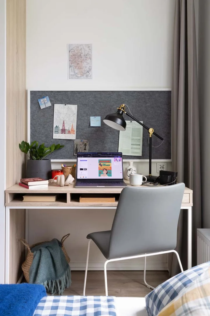 Habitación en apartamento estudiantil en alquiler en , completamente amueblado