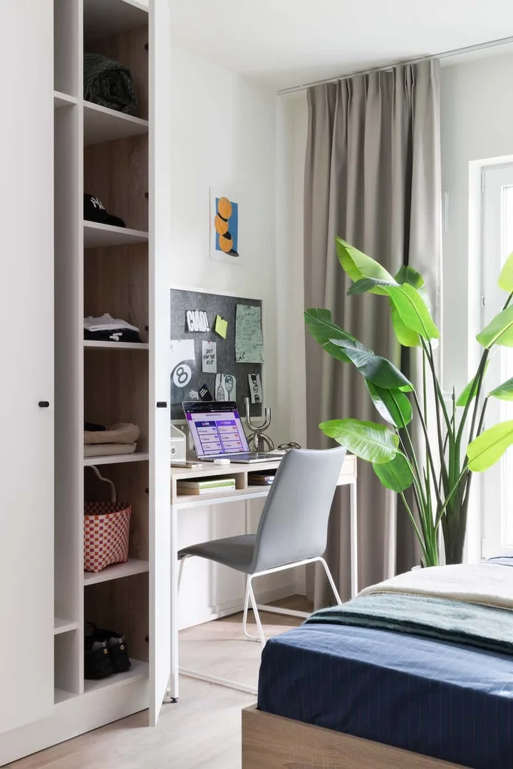 Funktionelles Studentenzimmer perfekt zum Studieren in 