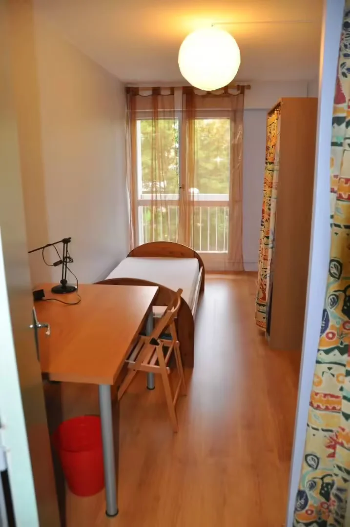 Habitación acogedora para estudiantes disponible en 