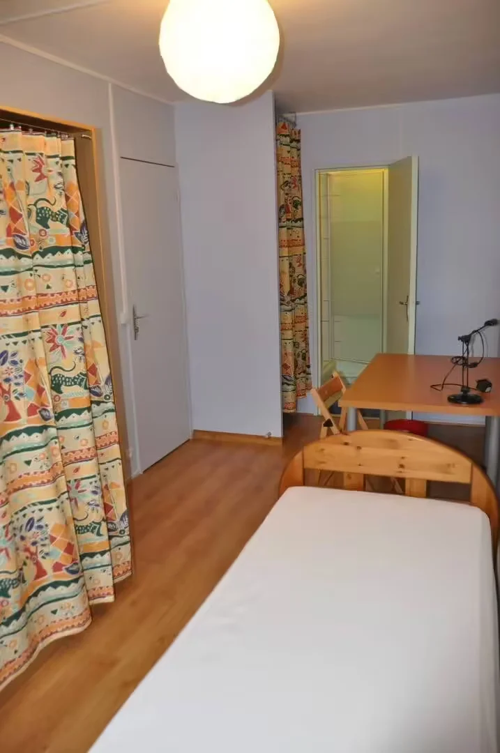 Habitación para estudiantes en  con modernas comodidades