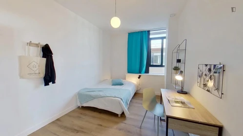 Quarto para alugar com cama de casal em Paris