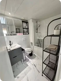 Chambre privée à Antibes, 06600, image 10 de 14