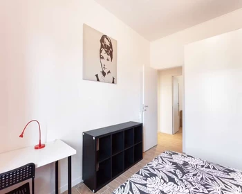 Renting rooms by the month in Milano