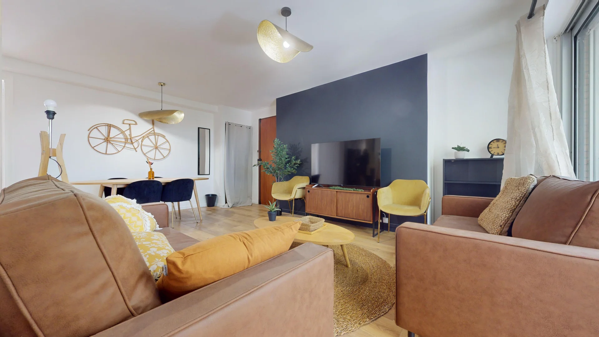 Habitación estudiantil funcional perfecta para estudiar en