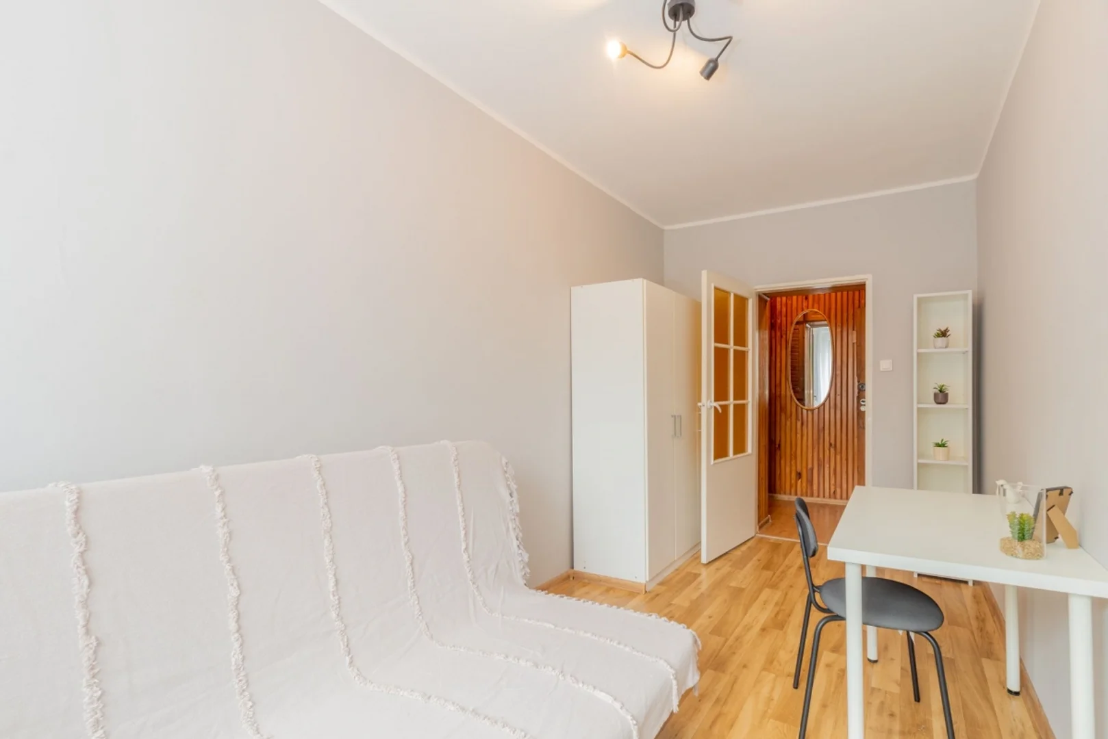 Economical student room with convenient location in 