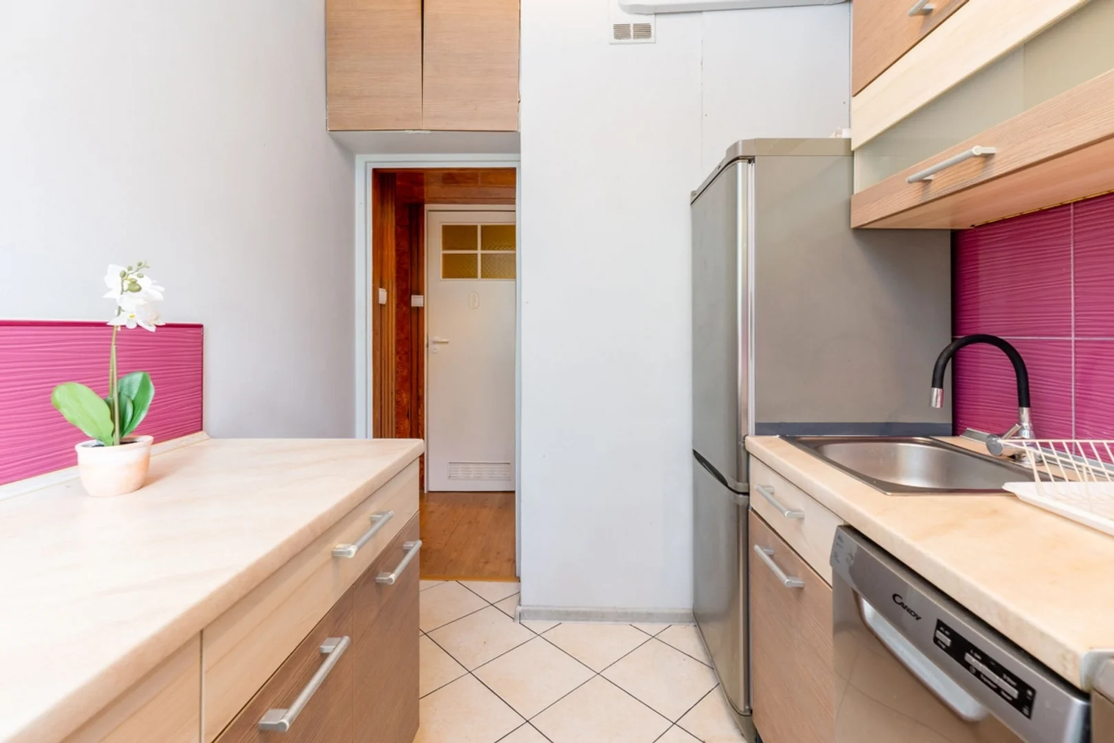 Comfortable and spacious student room in 