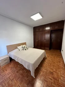 Stanza privata in Gran Vía Juan Carlos I, immagine 1 di 9