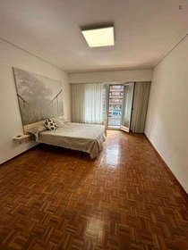 Habitación privada muy luminosa en Logrono