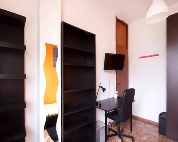 Cheap private room in Milano