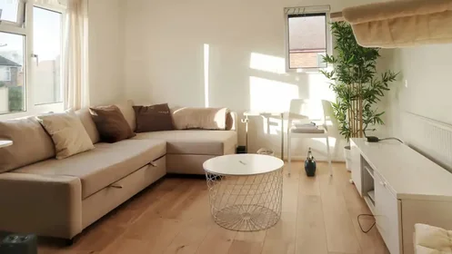 Dairenin tamamı konumu Golding Road , 8 11 görüntüsü