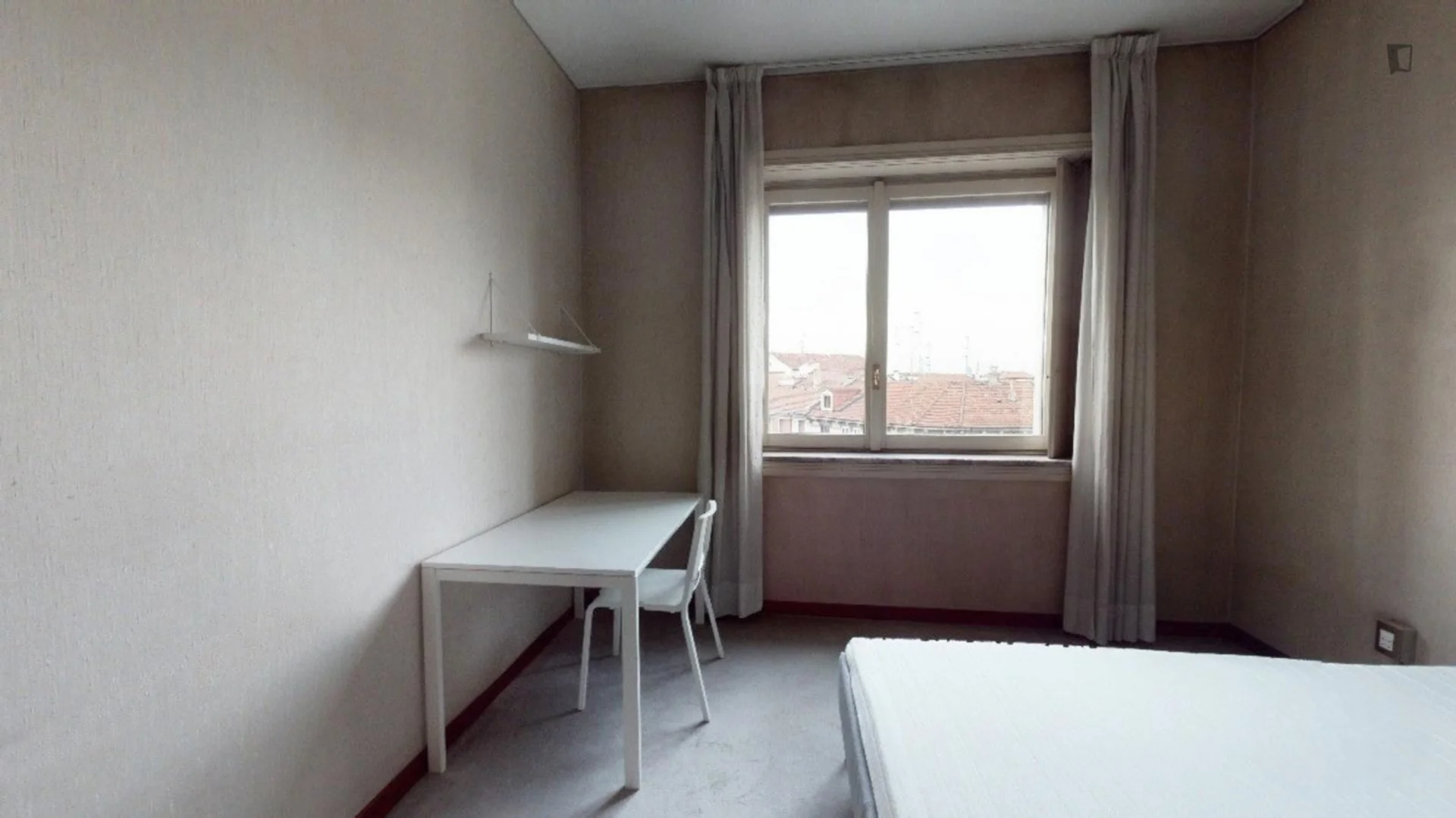 Chambre confortable pour étudiants disponible dans 