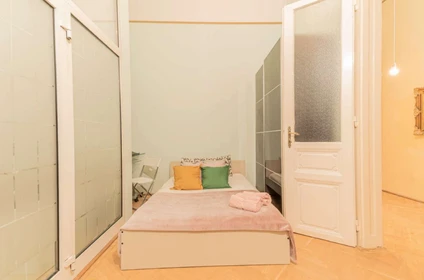 Renting rooms by the month in Budapest