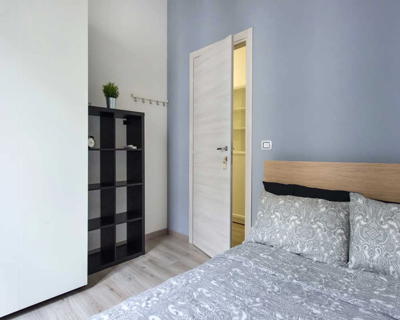 Quarto para alugar em apartamento de estudantes em , totalmente mobilado