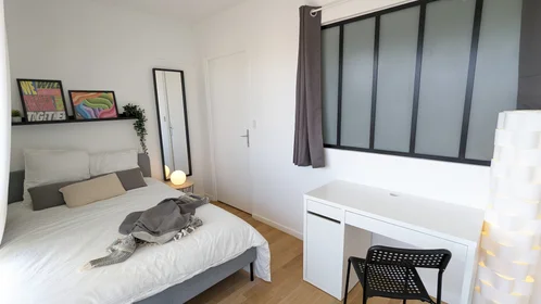 Quarto privado em residência em 95 Rue de Sèvres, imagem 1 de 4