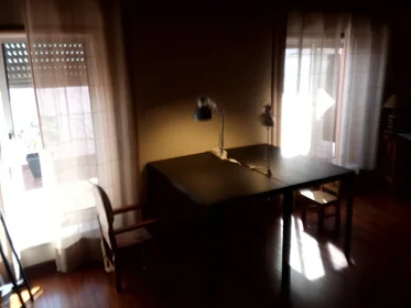 Quarto privado em Rua de São Tiago, imagem 5 de 11