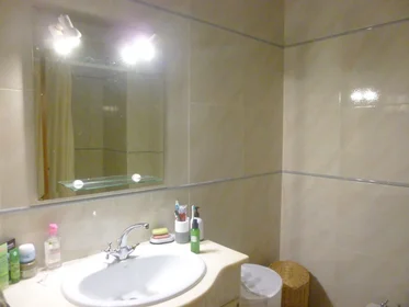 Quarto privado em Rua de São Tiago, imagem 6 de 11