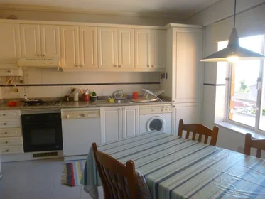 Quarto privado em Rua de São Tiago, imagem 7 de 11