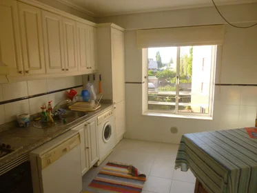 Quarto privado em Rua de São Tiago, imagem 8 de 11