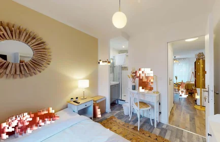 Private room at 8 Rue d'Auge, 14000 Caen, France, image 2 of 6