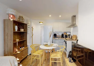 Private room at 8 Rue d'Auge, 14000 Caen, France, image 5 of 6