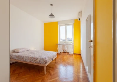 Room for rent in a shared flat in Milano