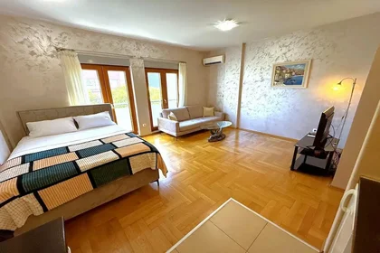 Logement entier à Serdara Jola Piletića 22, image 1 de 7