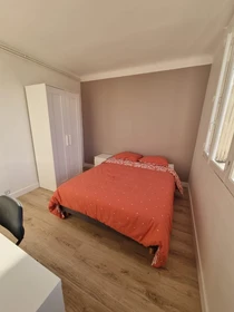 Quarto para alugar com cama de casal em Montpellier