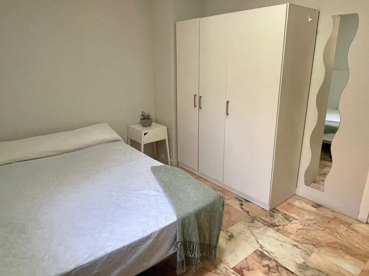 Komfortables und geräumiges Studentenzimmer in 