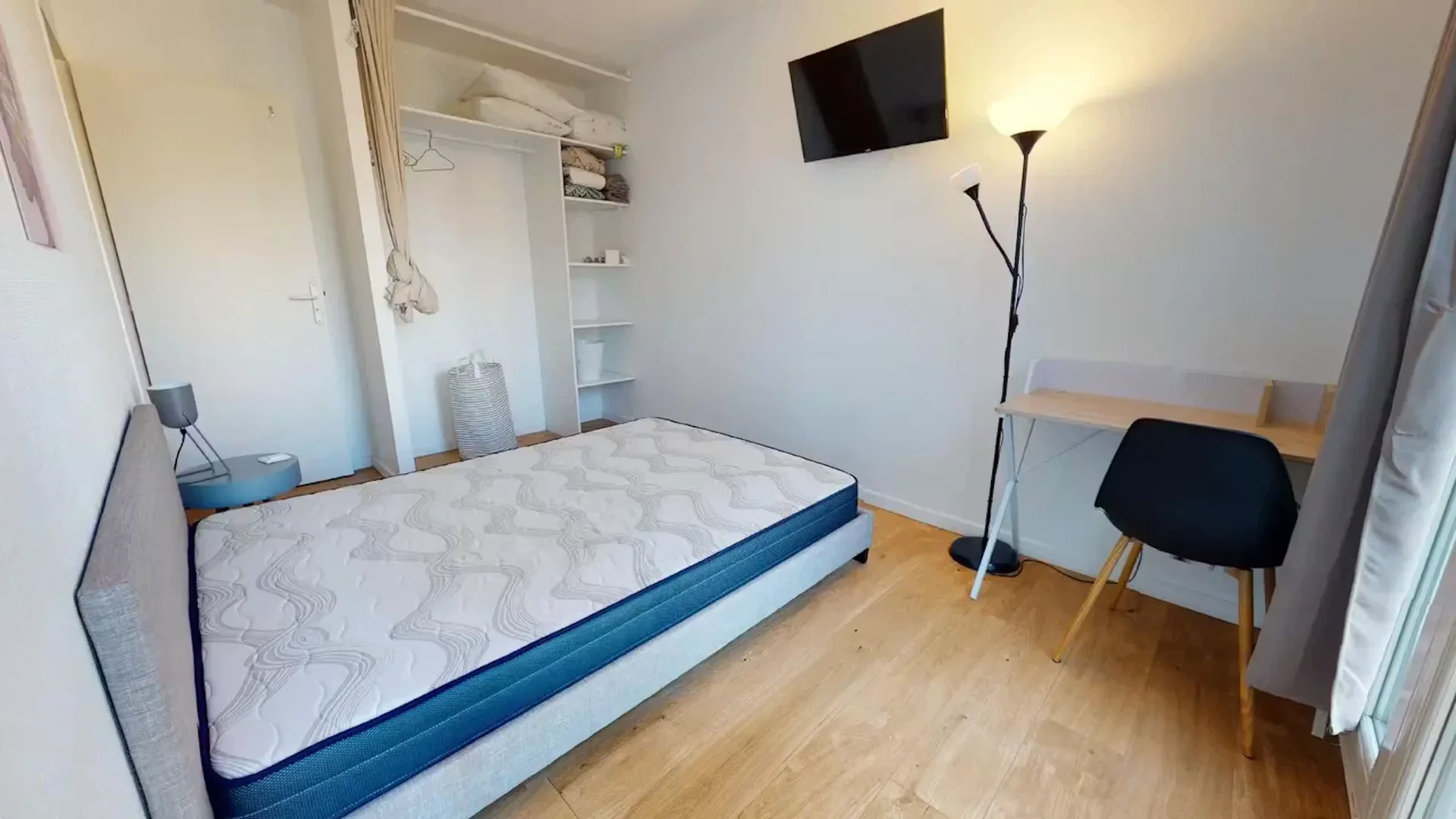 Quarto amigo do estudante em com comodidades modernas