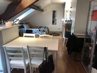 Cheap private room in Dijon