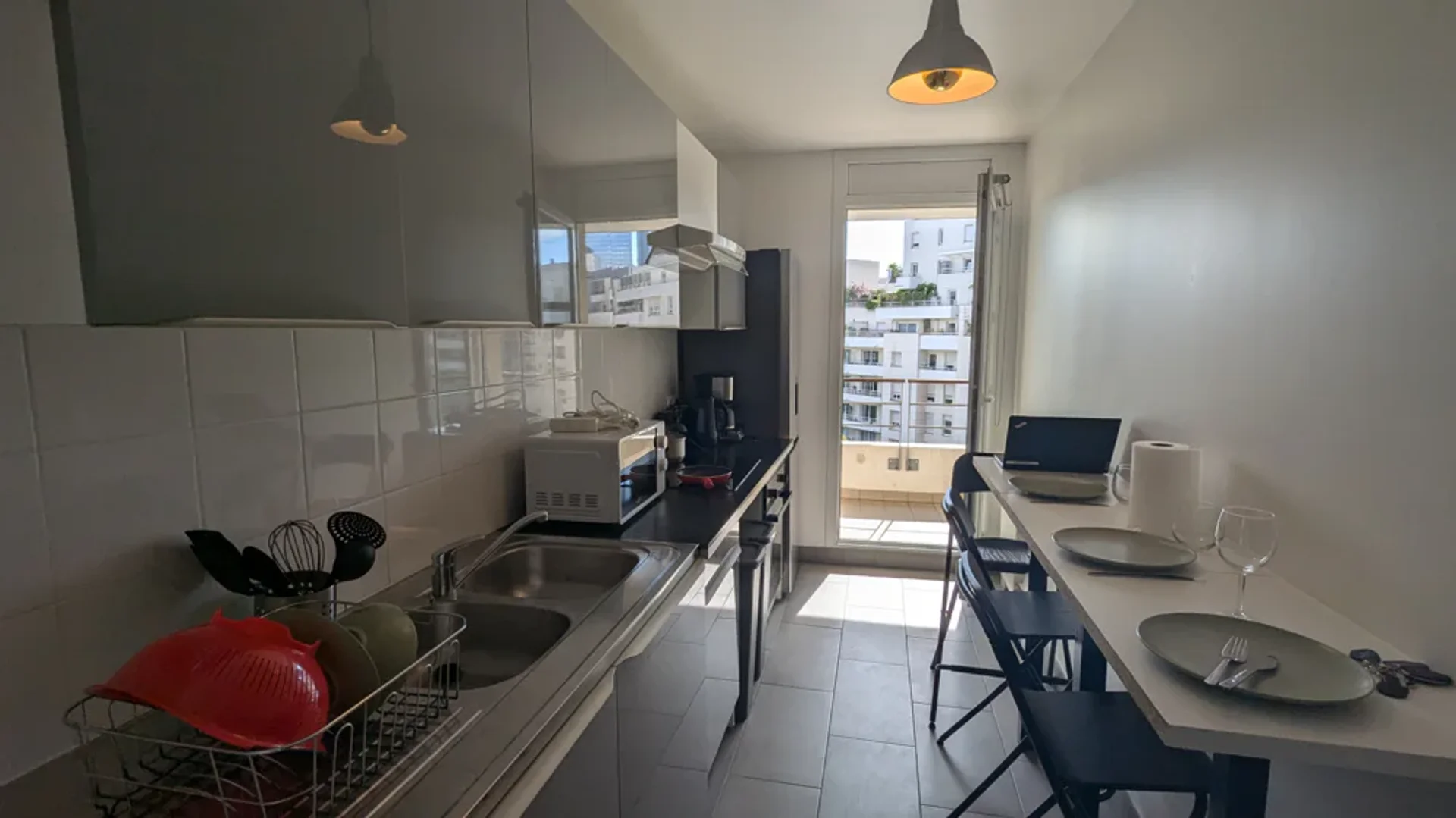Room for rent in student apartment in , fully furnished