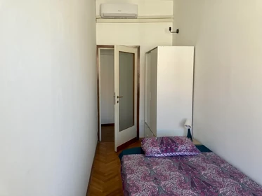 Renting rooms by the month in Milano