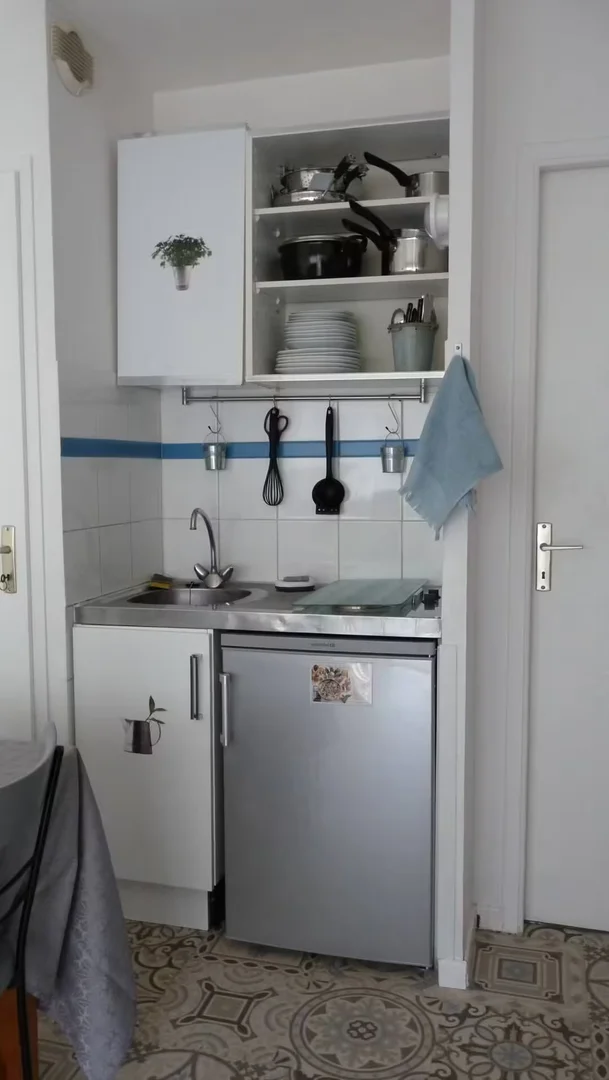 Niedrogi pokój studencki blisko kampusu w 