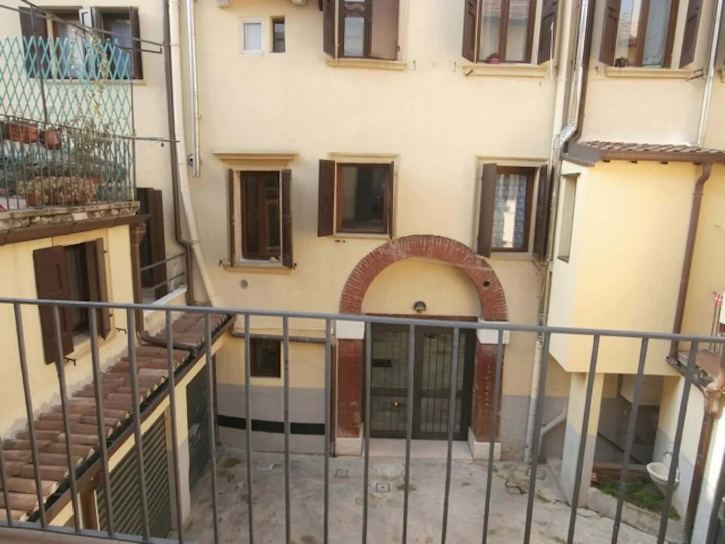 Chambre abordable pour les étudiants avec un bon éclairage dans